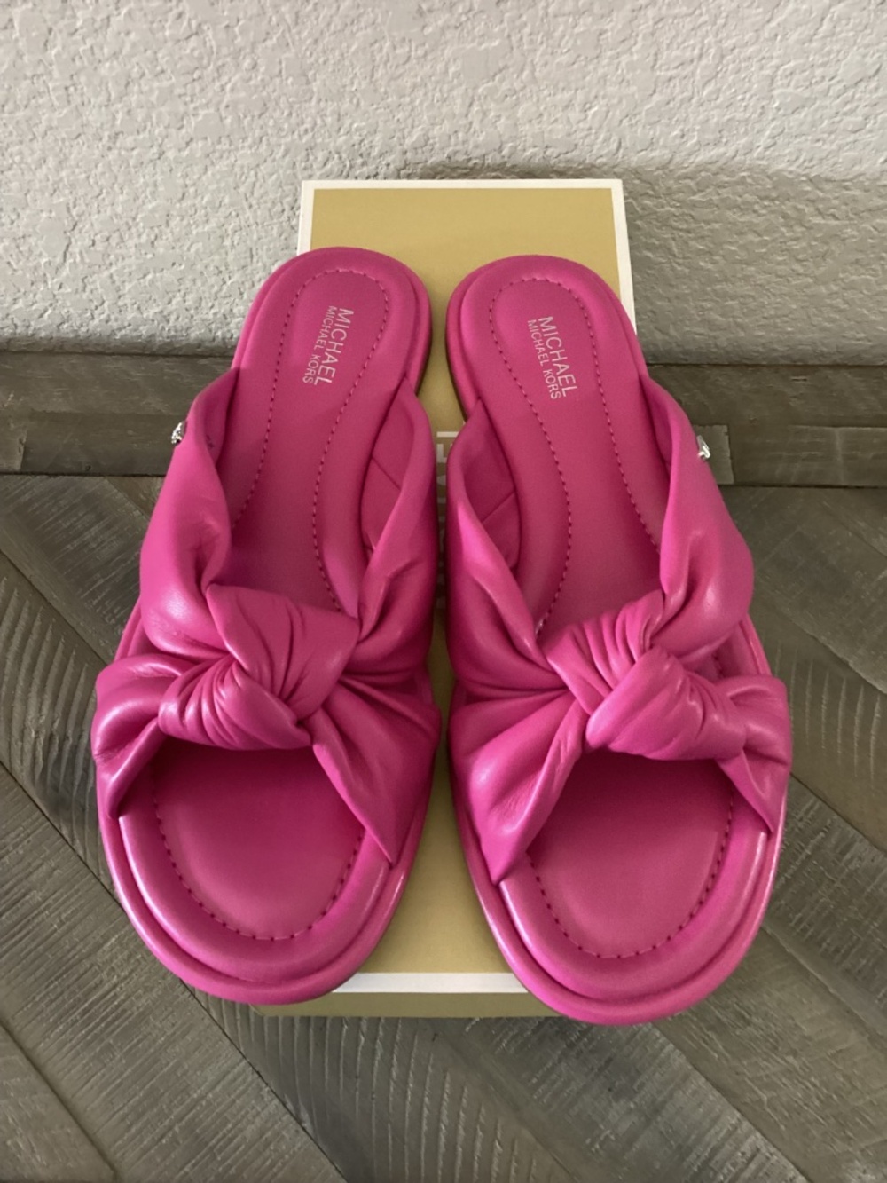 Michael Kors MMK Elena Knotted Slide Sandals, size 8 - Picture 9 of 12